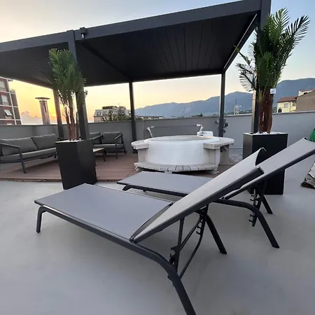 Panoramic Attico Con Jacuzzi Privata Apartmán