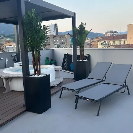 Panoramic Attico Con Jacuzzi Privata Apartmán *