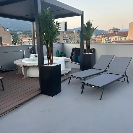 Panoramic Attico Con Jacuzzi Privata Apartmán *