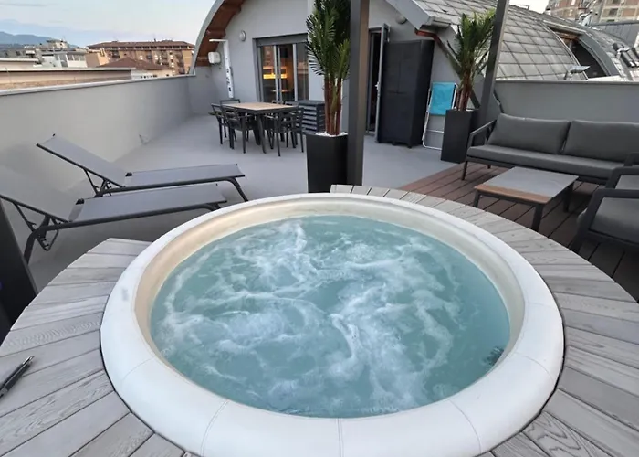 Panoramic Attico Con Jacuzzi Privata Appartement