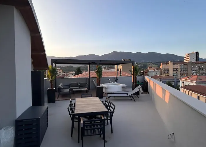 Panoramic Attico Con Jacuzzi Privata Apartmán *