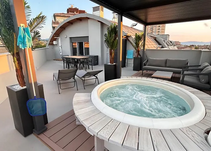 Panoramic Attico Con Jacuzzi Privata Terni